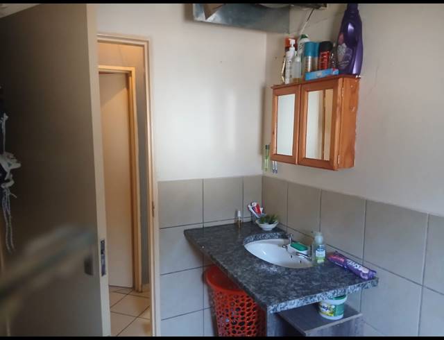 2 BEDROOM SECTIONAL TITLE FOR SALE IN GREENHILLS EXT 3